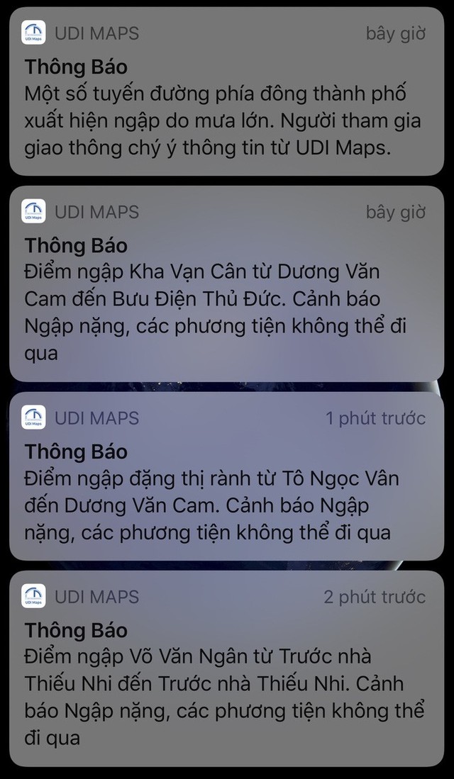  Chợ Thủ Đức bị nước cô lập sau 10 phút xảy ra mưa  - Ảnh 2.