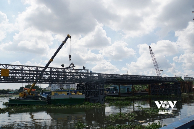 Cầu sắt An Phú Đông sắp hoạt động, người dân TPHCM hết cảnh lụy phà - Ảnh 2.
