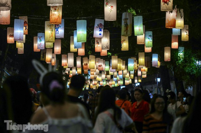 Chôn chân giữa biển người đi chơi Trung thu trên phố Hàng Mã  - Ảnh 14.