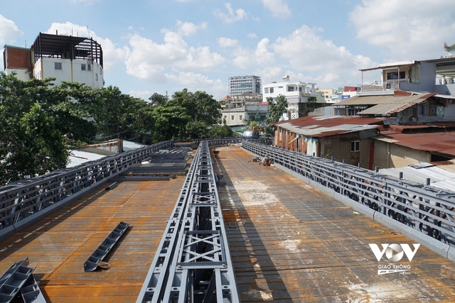 Cầu sắt An Phú Đông sắp hoạt động, người dân TPHCM hết cảnh lụy phà - Ảnh 5.
