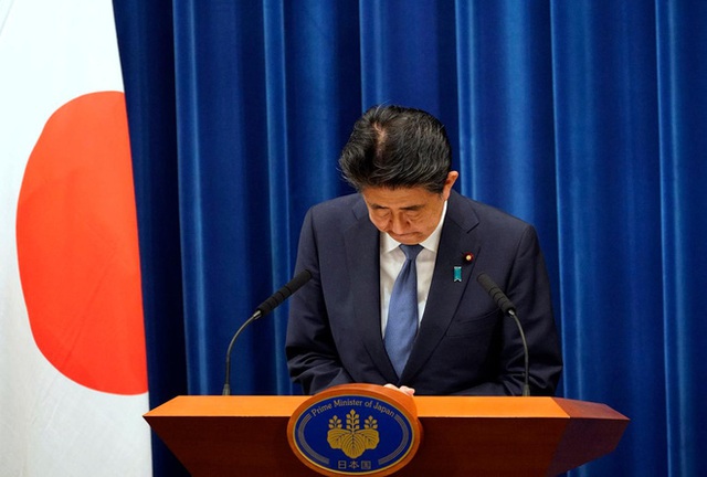 Đánh mất cơ hội trở thành thủ tướng Nhật Bản chỉ vì đăng ảnh ăn cơm vợ nấu? - Ảnh 1.