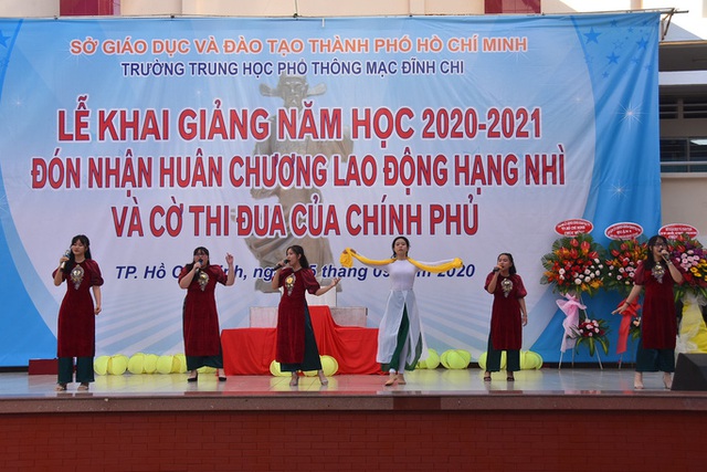  Khai trường, đón năm học nhiều đổi mới  - Ảnh 13.