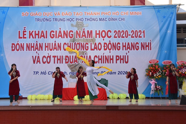  Khai trường, đón năm học nhiều đổi mới  - Ảnh 14.