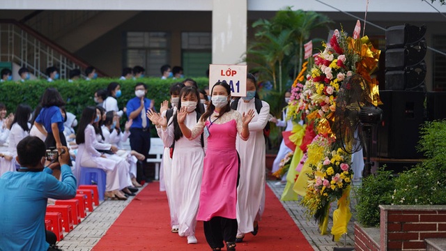  Khai trường, đón năm học nhiều đổi mới  - Ảnh 8.