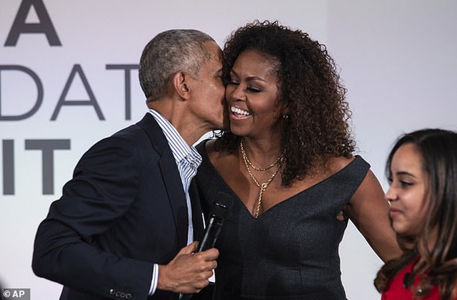 Nổi tiếng mặn nồng nhưng bà Michelle thừa nhận từng muốn ném ông Obama ra khỏi cửa, nhớ mãi lời chồng nói khi tái tranh cử Tổng thống - Ảnh 2.