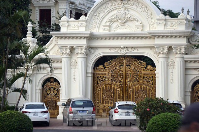 Cận cảnh 2 tòa lâu đài trăm tỷ của đại gia Phát dầu vừa bị bắt ở Hải Phòng - Ảnh 3. Cận cảnh 2 tòa lâu đài trăm tỷ của đại gia Phát dầu vừa bị bắt ở Hải Phòng - Ảnh 3.