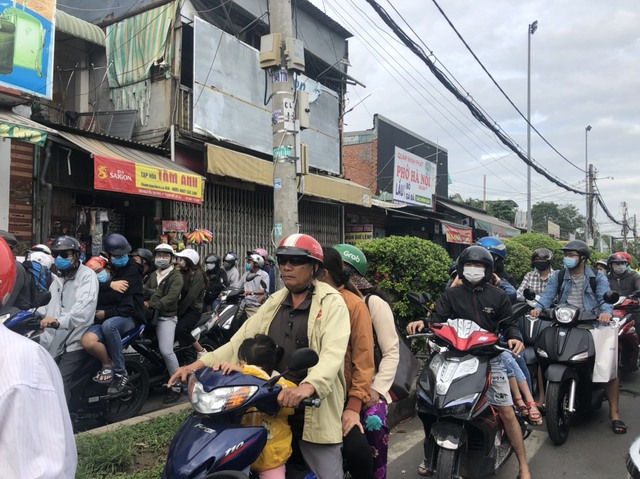 Cung đường kết nối Nhơn Trạch với Quận 2 (Tp.HCM) qua phà Cát Lái kẹt xe kinh hoàng, người dân mong chờ cầu Cát Lái giải cứu - Ảnh 2. Cung đường kết nối Nhơn Trạch với Quận 2 (Tp.HCM) qua phà Cát Lái kẹt xe kinh hoàng, người dân mong chờ cầu Cát Lái giải cứu - Ảnh 2.