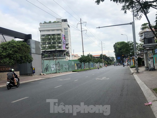 Không còn cảnh chen chúc, Sài Gòn bình yên trong ngày đầu năm mới - Ảnh 5.