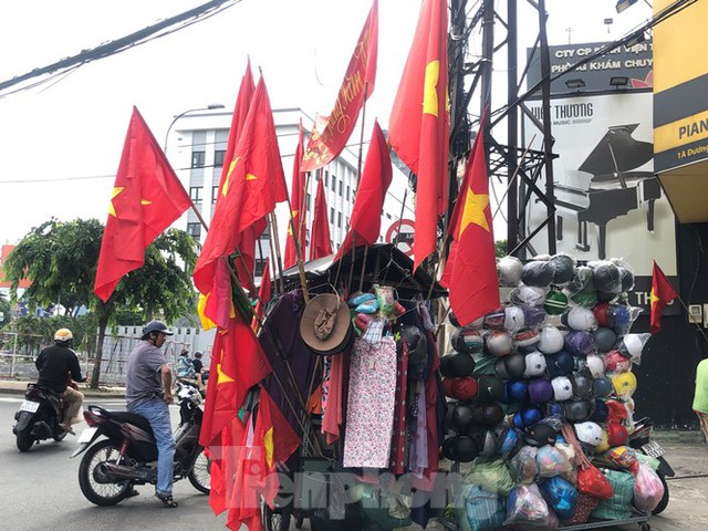 Không còn cảnh chen chúc, Sài Gòn bình yên trong ngày đầu năm mới - Ảnh 6.