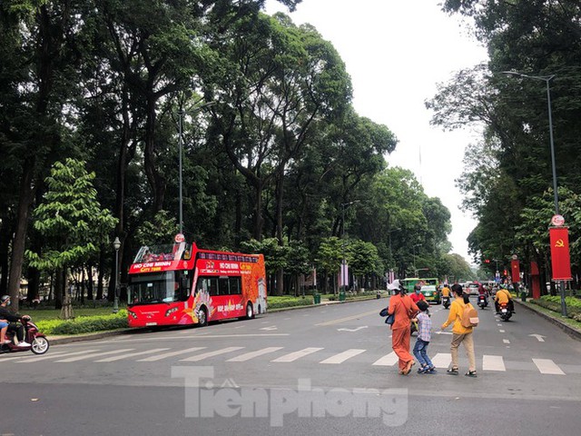 Không còn cảnh chen chúc, Sài Gòn bình yên trong ngày đầu năm mới - Ảnh 8.