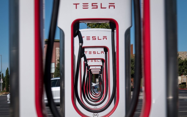Giới bán khống cổ phiếu Tesla mất trắng 38 tỷ USD trong năm 2020