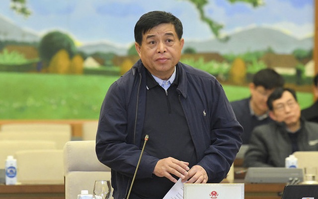 Bộ trưởng Bộ Kế hoạch và Đầu tư Nguyễn Chí Dũng trình bày Tờ trình của Chính phủ - Ảnh: Quochoi.vn