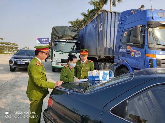  Cận cảnh vụ bắt giữ 14 xe container chở 300 tấn hàng lậu rồng rắn từ Trung Quốc về  - Ảnh 6.