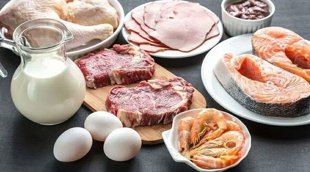 Ăn quá nhiều protein sẽ làm tổn thương thận, tăng nguy cơ ung thư, 5 dấu hiệu cảnh báo bạn ăn quá nhiều protein - Ảnh 1.