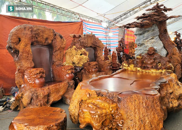 Ngắm bộ bàn ghế gỗ nu Cửu lân quần tụ nặng 4 tấn, dát vàng, giá 2,8 tỷ cho đại gia Việt - Ảnh 7.