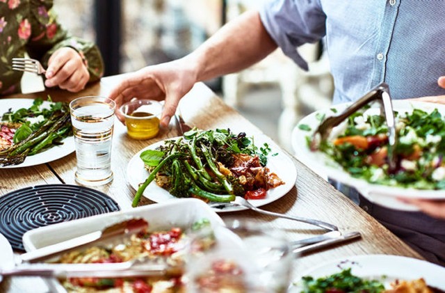 6 lời khuyên để từ bỏ chế độ ăn kiêng và ăn uống trực quan hơn vào năm 2021 - Ảnh 2.