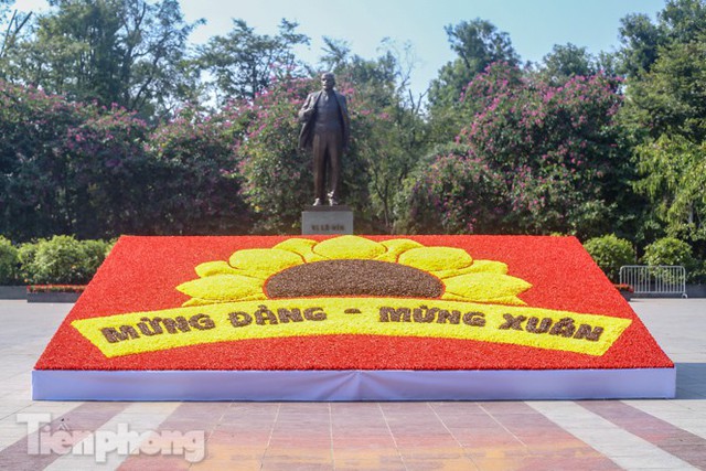 Hà Nội rực rỡ hoa chào mừng Đại hội Đảng lần thứ XIII - Ảnh 13.