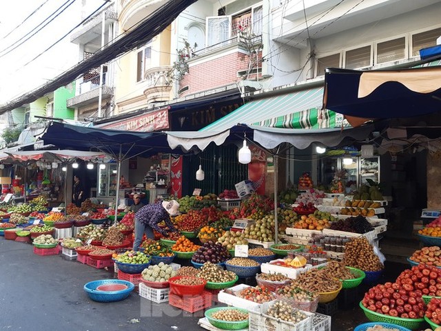 Rau trái tăng giá, thịt heo nóng phỏng tay - Ảnh 5.