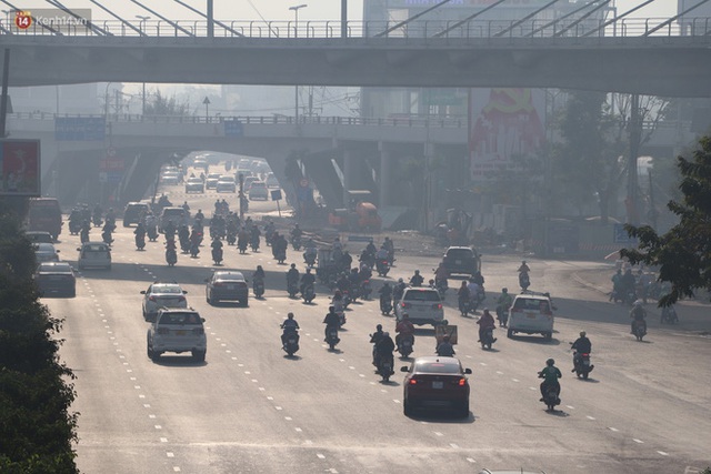 Chùm ảnh: Bụi mờ mù mịt bủa vây Sài Gòn, báo động ô nhiễm không khí trong những ngày cuối năm - Ảnh 7.