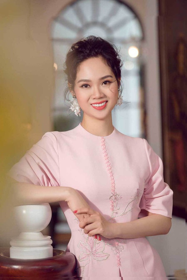 Nữ sinh chuyên Lý 17 tuổi trở thành Hoa hậu Việt Nam 2002, trốn showbiz đi du học giờ thay đổi chóng mặt, nhan sắc gây bất ngờ - Ảnh 4.