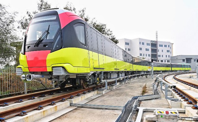 Lộ diện tàu metro Nhổn - ga Hà Nội lăn bánh - Ảnh 1.