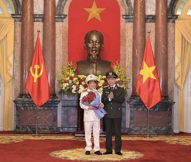  Tổng Bí thư, Chủ tịch nước thăng cấp hàm Thượng tướng cho Thứ trưởng Bộ Công an Nguyễn Văn Sơn - Ảnh 1.
