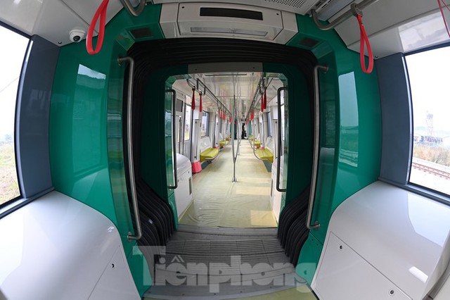 Nội thất hiện đại của tàu tuyến metro Nhổn - ga Hà Nội - Ảnh 4.