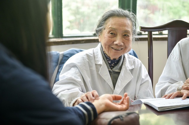Bậc thầy Đông y 100 tuổi có mái tóc đen, hàm răng chắc khỏe: Nhờ kiên trì làm 1 động tác - Ảnh 6.