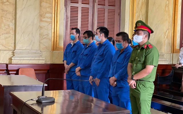Các bị cáo tại phiên xử sơ thẩm Ảnh: Tân Châu