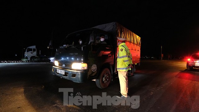 Tâm dịch Hải Dương trong đêm đầu tiên phong tỏa - Ảnh 5.