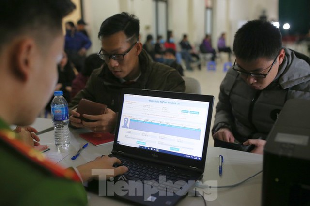 Ngày đầu tiên năm mới cấp thẻ căn cước gắn chíp điện tử cho nhân dân Thủ đô Hà Nội - Ảnh 5.