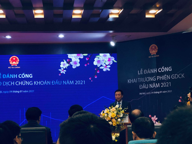 Bộ trưởng Đinh Tiến Dũng đánh cồng khai trương phiên giao dịch chứng khoán đầu năm 2021 tại HNX - Ảnh 3.