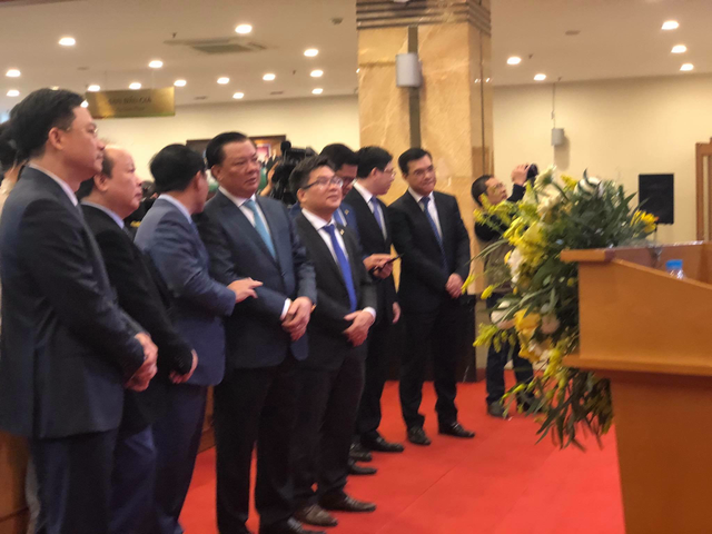 Bộ trưởng Đinh Tiến Dũng đánh cồng khai trương phiên giao dịch chứng khoán đầu năm 2021 tại HNX - Ảnh 2.