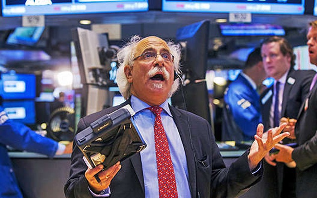 Chứng khoán Mỹ bị bán tháo ngay phiên đầu tiên của năm mới, Dow Jones có lúc mất hơn 700 điểm