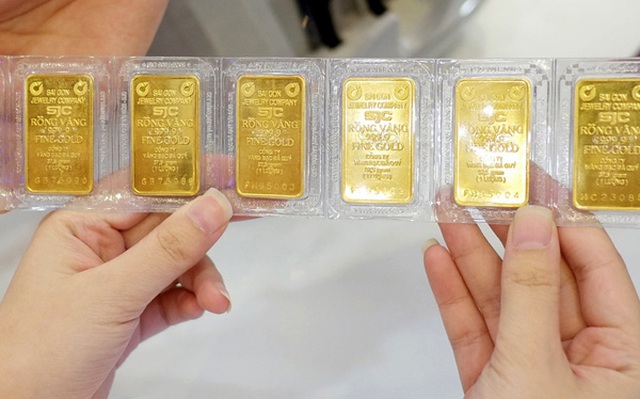 Giá vàng trong nước tiếp tục tăng mạnh, vượt 57 triệu đồng/lượng