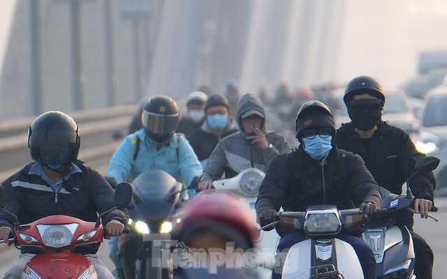 Màn sương mịn ô nhiễm Thủ đô những ngày qua. Ảnh: Hoàng Mạnh Thắng