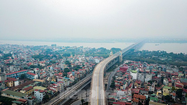 Hàng đoàn ô tô nối đuôi nhau lên cầu Thăng Long trong ngày thông cầu - Ảnh 7.