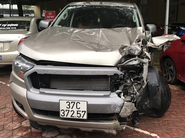  Vụ xe bán tải tông bẹp dúm taxi chờ đèn đỏ: Nữ hành khách tử vong sau 1 ngày cấp cứu - Ảnh 8.