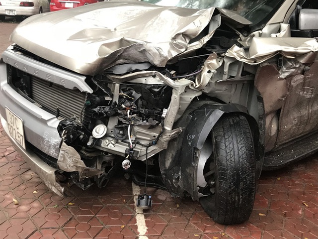  Vụ xe bán tải tông bẹp dúm taxi chờ đèn đỏ: Nữ hành khách tử vong sau 1 ngày cấp cứu - Ảnh 10.