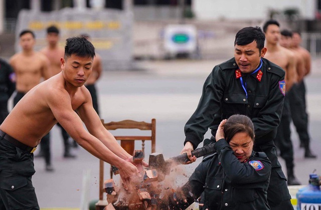 Cận cảnh diễn tập chống khủng bố bảo vệ nguyên thủ, bảo vệ Đại hội Đảng XIII  - Ảnh 3.