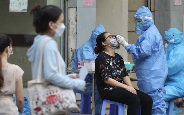 NÓNG: Ngoài Hà Nội, 3 tỉnh khác đã phát hiện người về từ Bệnh viện Việt Đức mắc Covid-19