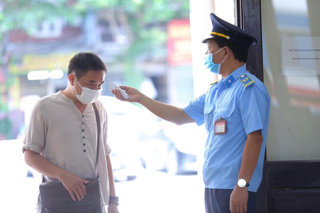 Ngày đầu tiên Ga Hà Nội mở bán vé trở lại các tuyến tàu Bắc - Nam - Ảnh 2.