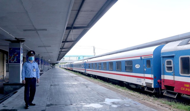 Ngày đầu tiên Ga Hà Nội mở bán vé trở lại các tuyến tàu Bắc - Nam - Ảnh 9.