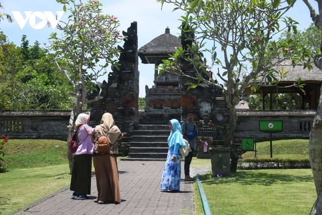 Mở cửa cho du khách từ 18 nước, Indonesia yêu cầu bảo hiểm Covid-19 trị giá 100.000 USD - Ảnh 1.