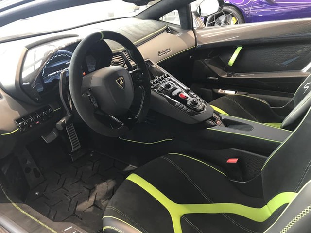 Ông trùm chuỗi nhà thuốc lớn nhất Việt Nam sắm Lamborghini Aventador SVJ, đặc biệt có sở thích đua xe - Ảnh 7.