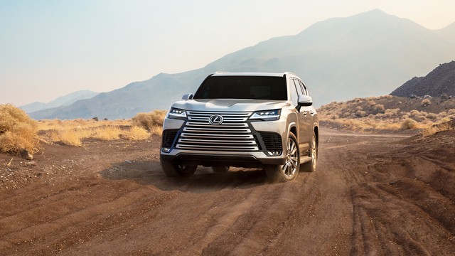 Ra mắt Lexus LX 600 thế hệ mới: Lột xác từ ngoài vào trong, phiên bản siêu sang cạnh tranh Mercedes-Maybach GLS 600 - Ảnh 1.