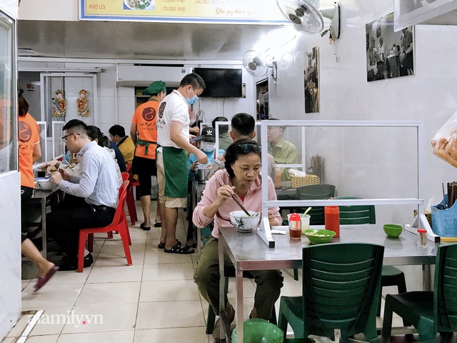 “Ơn giời” bát Phở sáng được ăn tại chỗ nóng hổi sau nhiều ngày xa cách là đây!! - Ảnh 3.