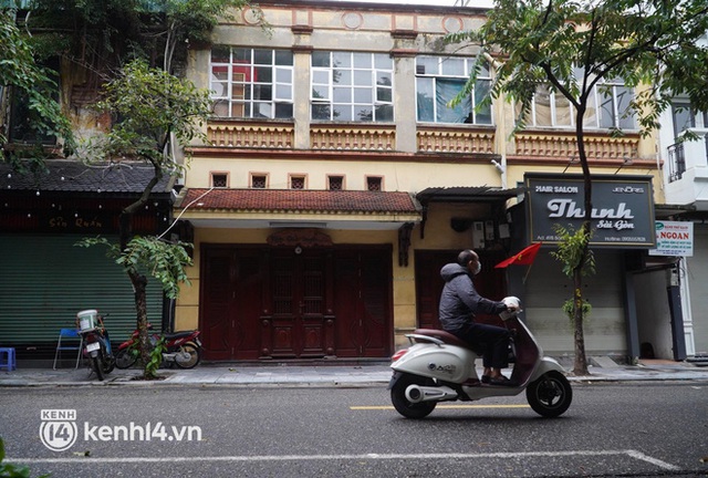 Từ sáng sớm, người dân Hà Nội phấn khởi rủ nhau đi ăn sáng: Cả tạ phở hết vèo trong vài tiếng! - Ảnh 8.