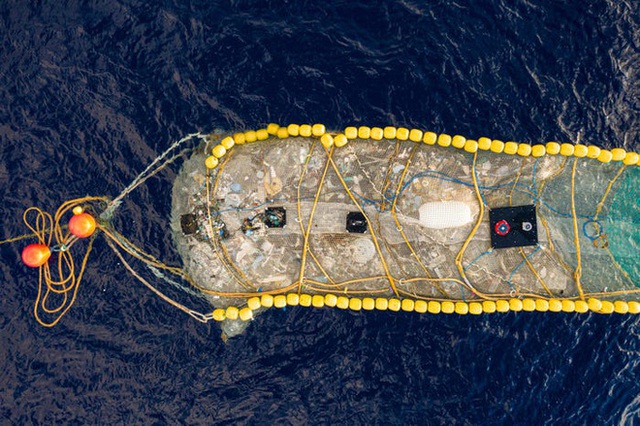 Thu gom hơn 9.000 kg rác trong mỗi chuyến đi, tấm lưới nổi dài 800m này vừa chứng minh được khả năng làm sạch đại dương của mình - Ảnh 3.