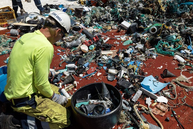 Thu gom hơn 9.000 kg rác trong mỗi chuyến đi, tấm lưới nổi dài 800m này vừa chứng minh được khả năng làm sạch đại dương của mình - Ảnh 4.